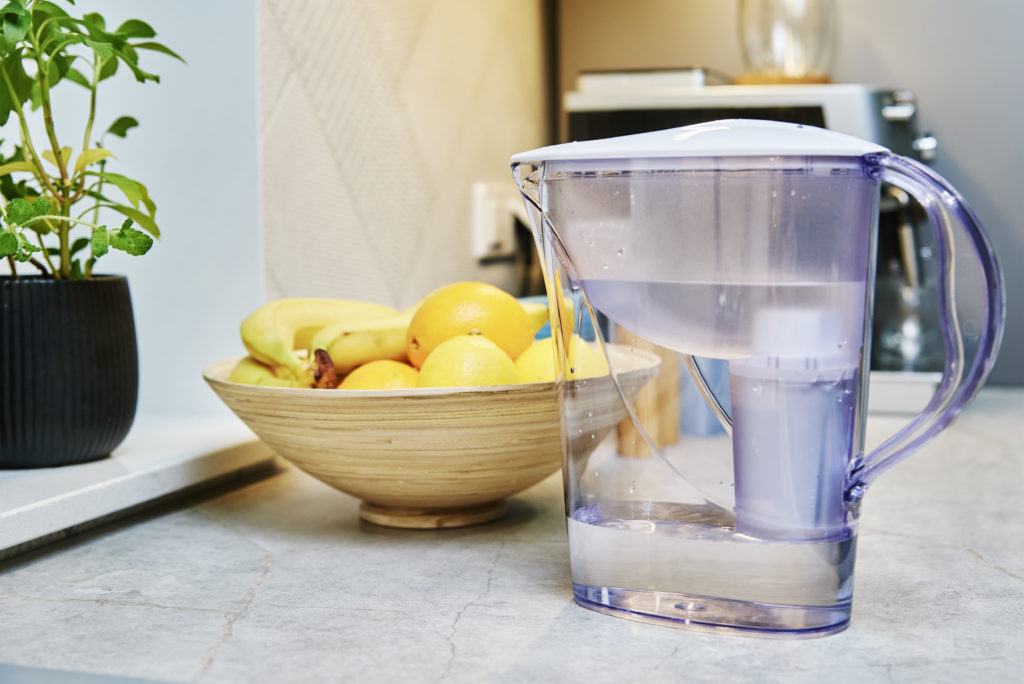 Comment enlever le calcaire sur les vitres ? eau de maison