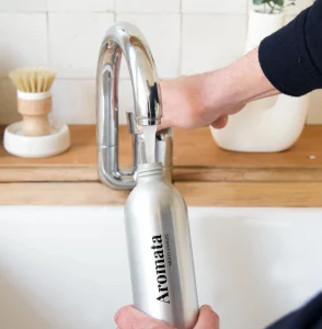 produit menager écologique remplir d'eau